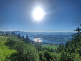 Pilatus hinter Küssnachter und Luzerner Becken, Sempacher- und Baldegger- und -- mit gutem Willen -- Hallwilersee