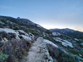 Oben markant der Monte S. Bartolomeo