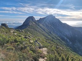 Der Felskopf La Galera stellt ein echtes Hindernis dar
