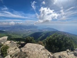 S-Rücken von Le Calanche mit der Bucht von Marina di Campo