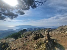 Abstieg in Richtung Porto Azzurro über Monte Castello und Monte Mar di Capanna