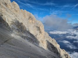 Die Via Ferrata folgt der Gesteinsnaht