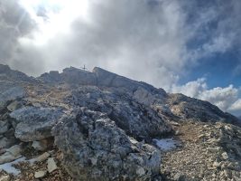 Erste Schneeflecklein am Gipfel