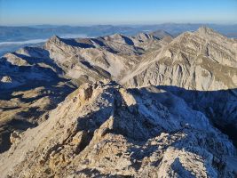 Das restliche Tagesprogramm: Unterer Teil des Westgrats und Pizzo Intermesoli hinten rechts und Pizzo Cefalone links
