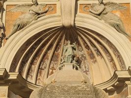 Bis in den letzten Winkel ist alles verziert!