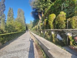 Allee der hundert Brunnen