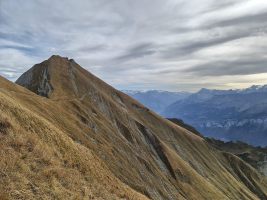 Diese Flanke erinnert mich an meine letzte Tour im Gran Sasso-Gebiet.