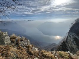 Lago Ceresio mit UFO-Ballonen