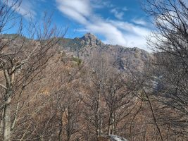 Der Torrione über dem kargen Val Galline