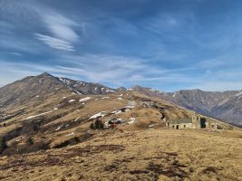 San Lucio mit dem Scheingipfel der Gazzirola oben links
