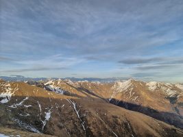 Kurz zeigen sich auch die Bergeller Berge