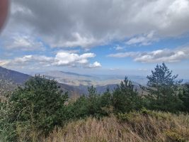 Fast unwirklich weite Landschaft im Roussillon