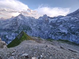 Die verfaltete Kalkdecke auf der Nordseite des Maderanertals