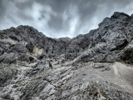 Hanslis Weg umgeht diese Felswänden in Richtung des Teufelspfeilers