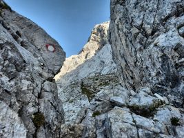 Fahrverbot im Abendlicht