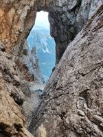 Vielleicht erkennt man die Dimension im Vergleich zum mächtigen Turm dort unten