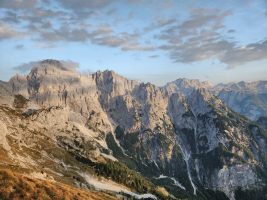Blick übers Korita-Tal zum Razor