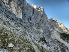 Der Klettersteig folgt der rechten Verschneidung