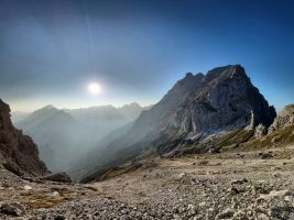 Wenn ich schneller hochsteige, als die Sonne sinkt, gewinne ich Tageslicht.