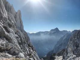 Vis-à-vis thront der Triglav