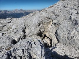 Schneegefüllte Dolinen