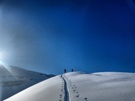 ... und zieht davon.