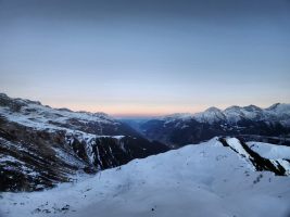 Abendrot im Osten. Hoffentlich fährt die Gondelbahn!
