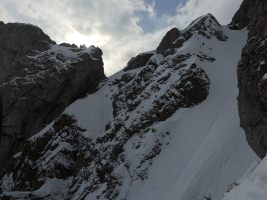 Rechts oben der Fuss des Ostgrats. Geradeaus die Scheinwerfer.