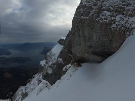 Nordwandatmosphäre über Kleinstadtagglomeration
