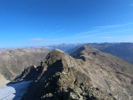 Blick vom nördlichen P.3269 auf den Piz MIsaun