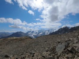 Steiniger Abstieg vom Piz Mandra