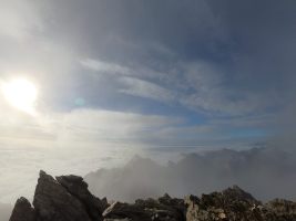 Alpensüdseite unter dem Nebel